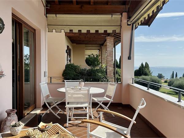 2 bedroom apartment for sale in Padenghe sul Garda
